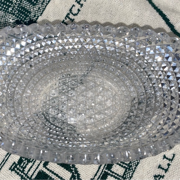 Crystal cut kidney shaped bowl - Picture 3 of 3